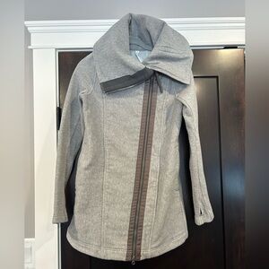 Lululemon Size 4 Virasana Blanket Wrap Jacket